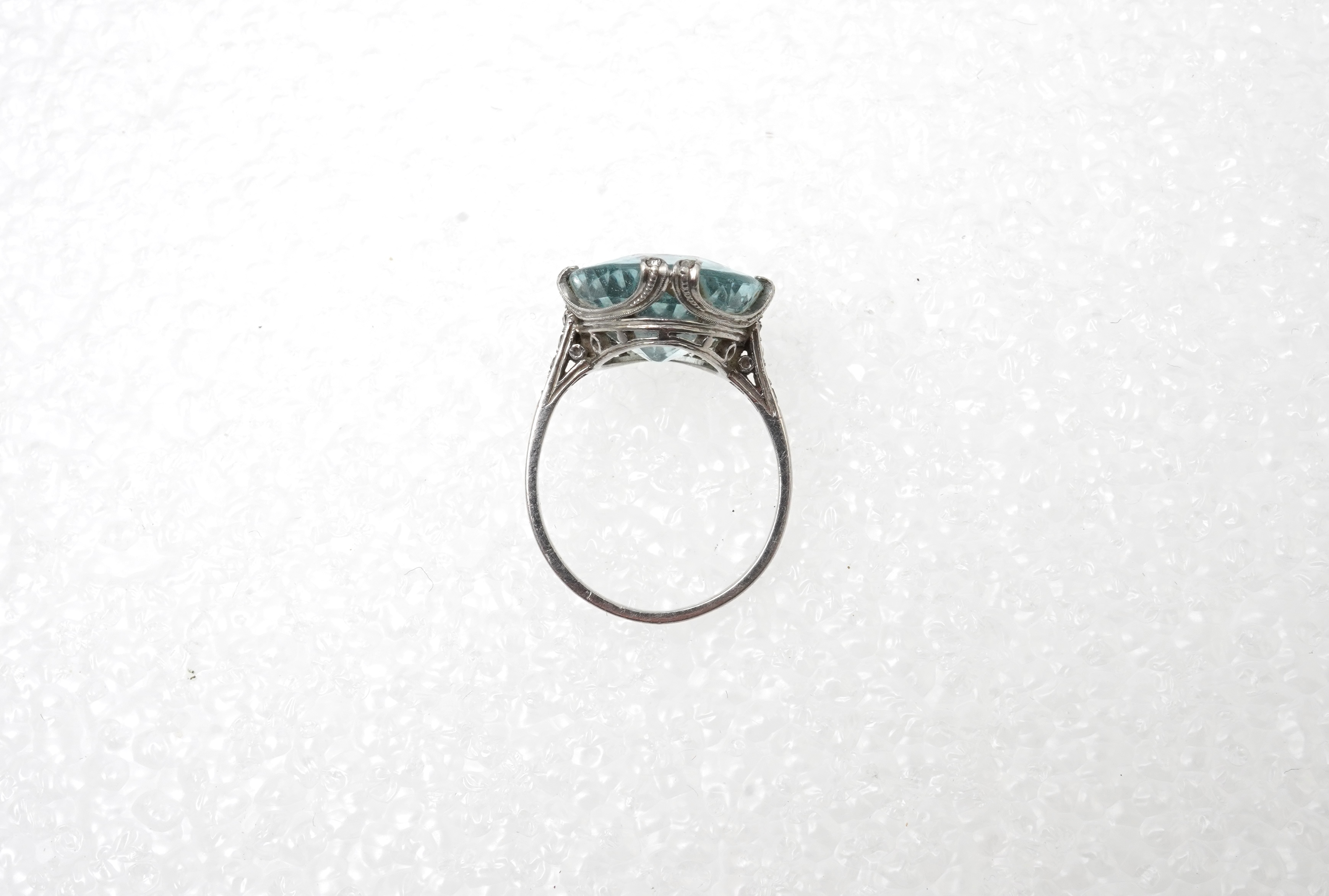An attractive Belle Epoque aquamarine and diamond ring, early 20th century